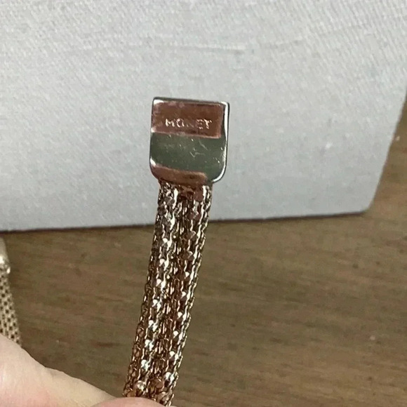 Monet Gold Mesh Magnetic Closure Vintage - Picture 4 of 6